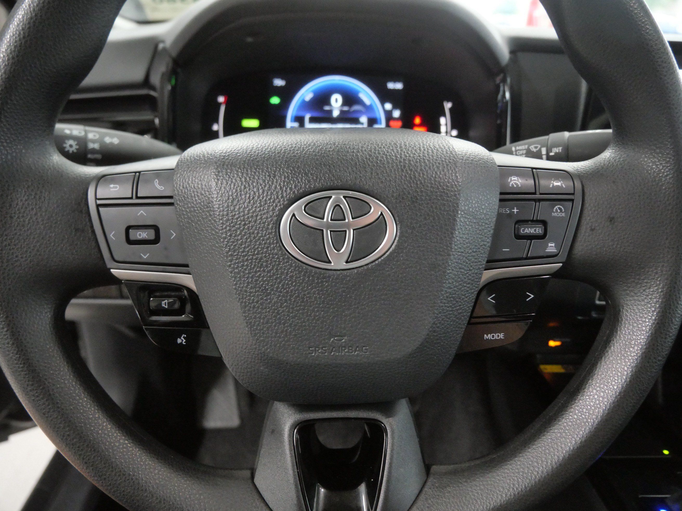 Used 2025 Toyota Camry LE FWD image 26