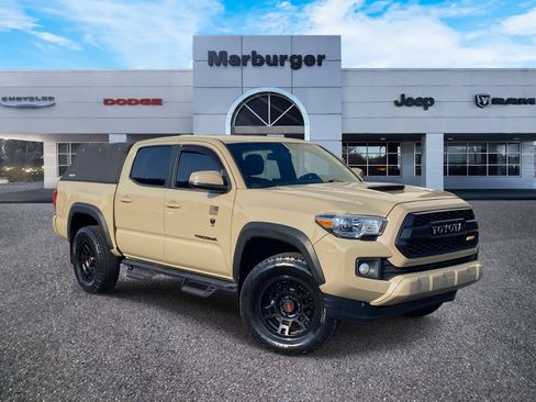 Used 2017 Toyota Tacoma TRD Sport AWD/4WD image 1