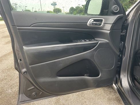 Used 2017 Jeep Grand Cherokee Altitude RWD image 7