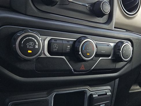 Certified 2021 Jeep Wrangler Sport image 33