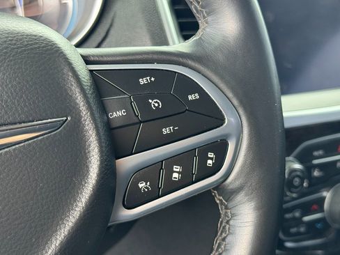 Used 2022 Chrysler 300 Touring L w/ Safetytec Plus Group image 45