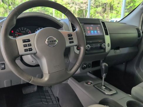 Used 2020 Nissan Frontier SV image 8