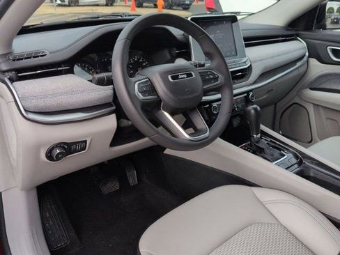 Used 2022 Jeep Compass Latitude FWD image 9