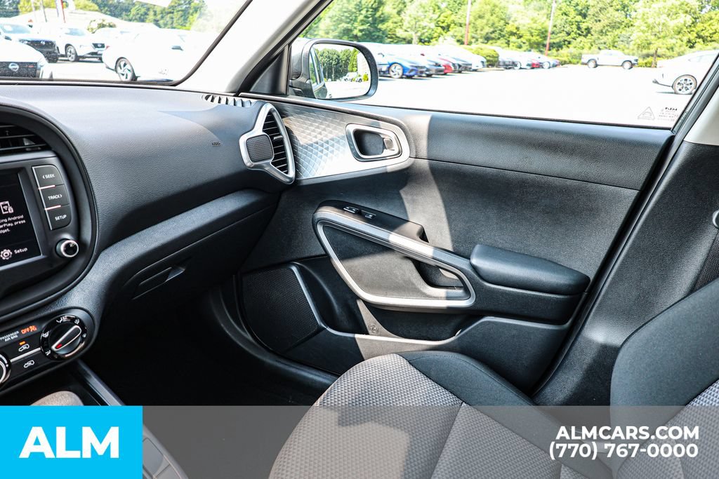 Used 2025 Kia Soul LX w/ LX Technology Package FWD image 41