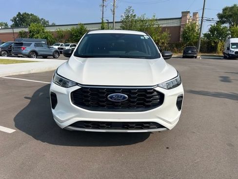 Used 2024 Ford Escape ST-Line w/ Tech Pack #1 AWD/4WD image 2