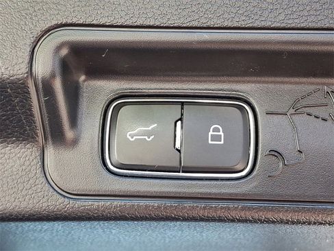 Certified 2022 Ford Explorer XLT w/ Equipment Group 202A image 30