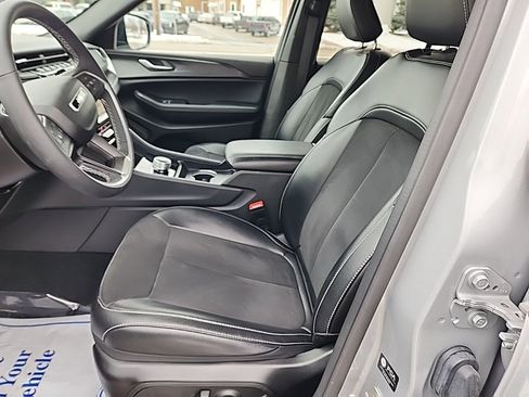 Certified 2024 Jeep Grand Cherokee Altitude image 2