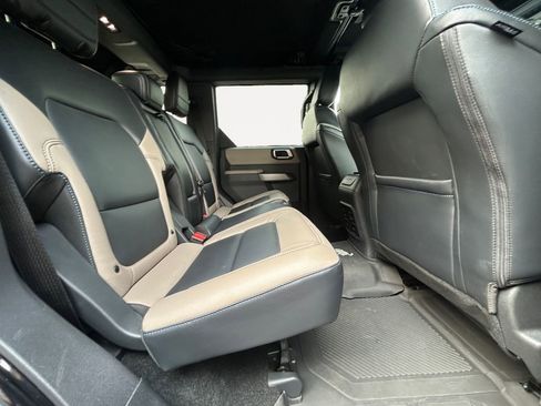 Used 2023 Ford Bronco Wildtrak image 11