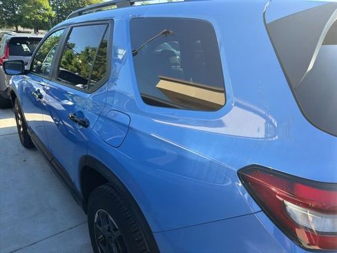 Certified 2025 Honda Pilot TrailSport image 8