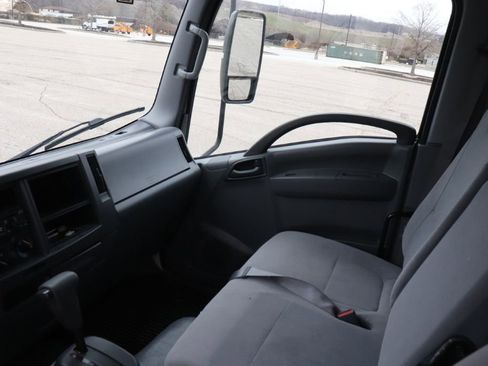 Used 2020 Isuzu NPR image 12