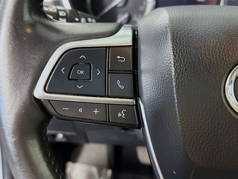 Used 2021 Toyota Highlander XLE image 14