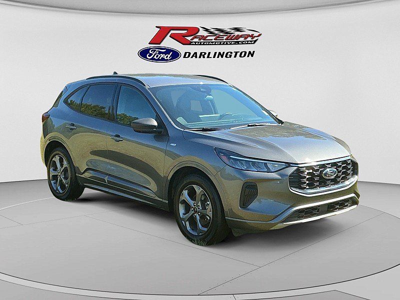 Used 2024 Ford Escape ST-Line w/ Tech Pack #1 FWD image 7