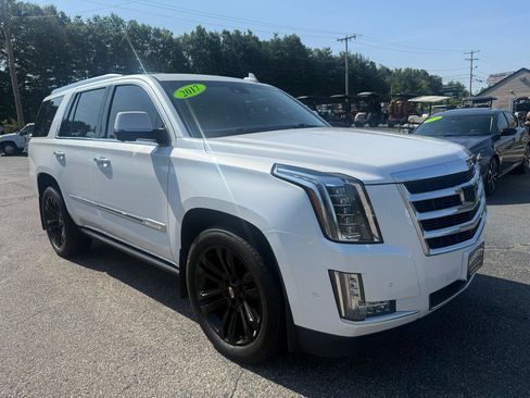 Used 2017 Cadillac Escalade Premium Luxury AWD/4WD image 14