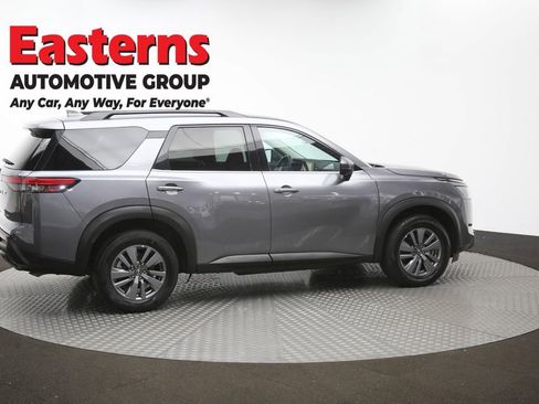 Used 2024 Nissan Pathfinder SV image 42