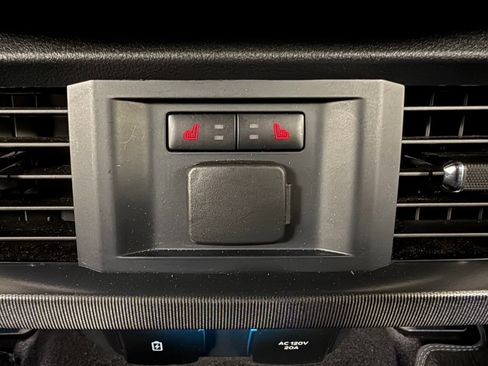 Used 2025 Ford F150 Platinum AWD/4WD image 32