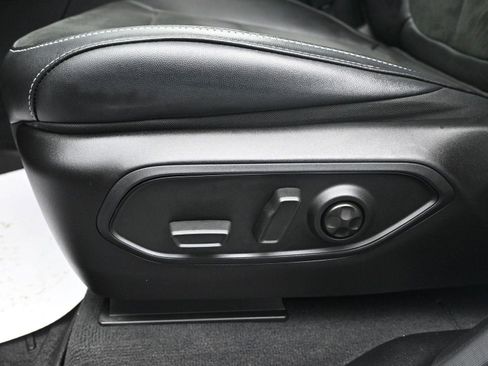 Used 2023 Jeep Grand Cherokee Altitude image 16