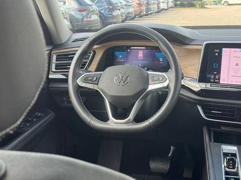 Certified 2026 Volkswagen Atlas SE FWD image 23