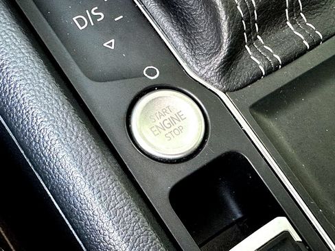 Certified 2023 Volkswagen Atlas Cross Sport SE FWD image 19