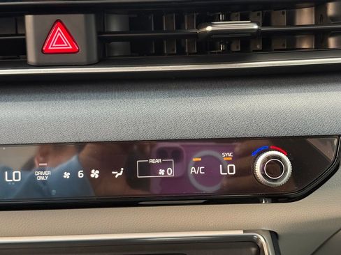 New 2026 Kia Carnival EX FWD image 25