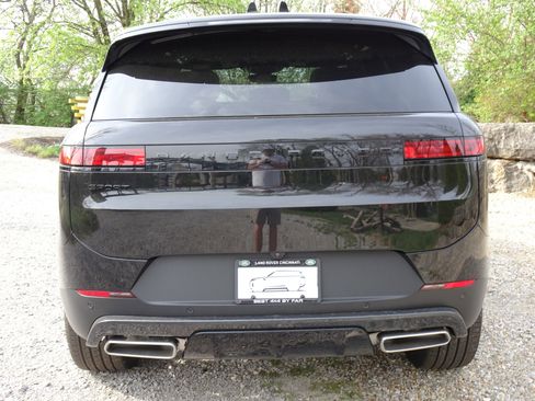 New 2026 Land Rover Range Rover Sport SE AWD/4WD image 11