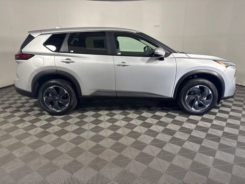 Used 2024 Nissan Rogue SV AWD/4WD image 11