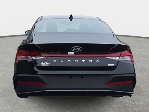 Used 2026 Hyundai Elantra Hybrid FWD image 6