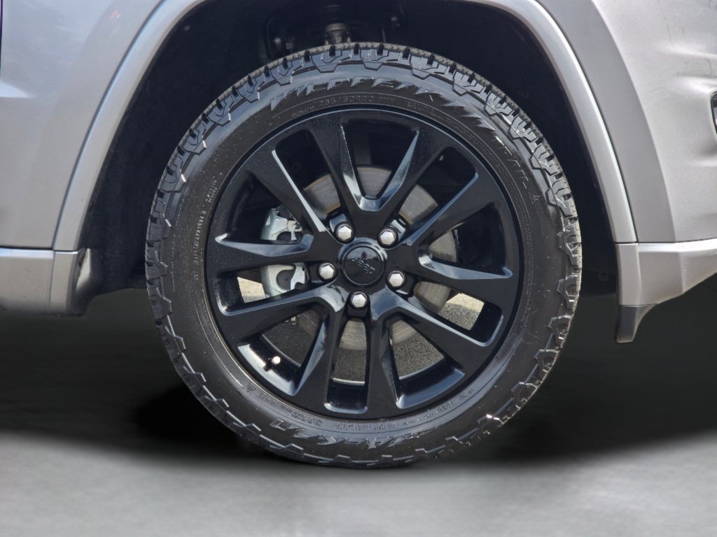 Used 2017 Jeep Grand Cherokee Altitude AWD/4WD image 30
