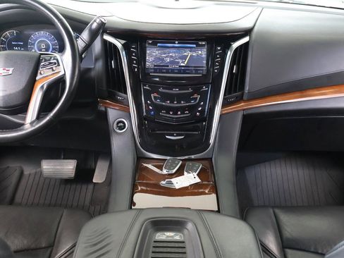 Used 2017 Cadillac Escalade Premium Luxury AWD/4WD image 17