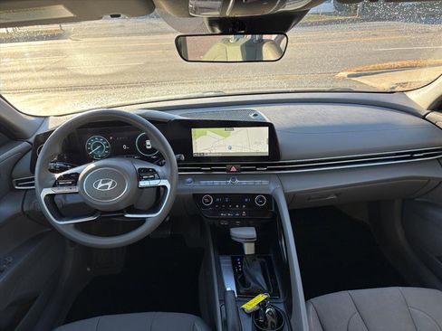Certified 2024 Hyundai Elantra SEL image 7