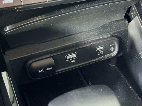 Used 2025 Kia Telluride S image 31