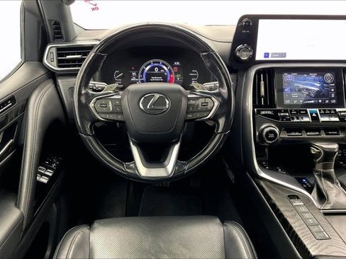 Used 2022 Lexus LX 600 4WD w/ Luxury Package image 4