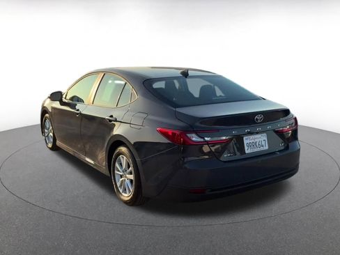 Used 2025 Toyota Camry LE image 11
