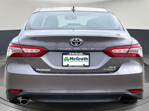 Used 2020 Toyota Camry XLE image 5