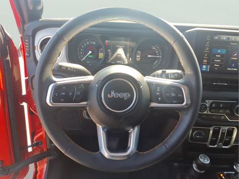 Used 2024 Jeep Wrangler Unlimited Sahara AWD/4WD image 28