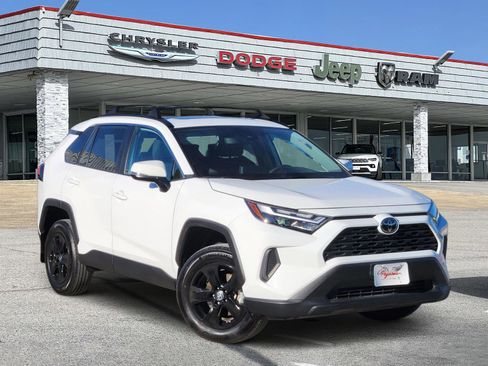 Used 2024 Toyota RAV4 XLE image 1