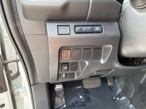 Certified 2024 Nissan Frontier SV RWD image 15