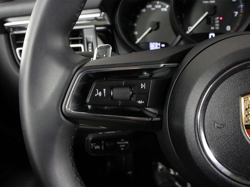 Used 2025 Porsche Macan image 14
