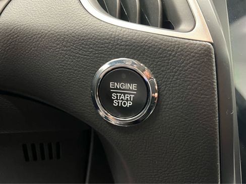 Used 2024 Ford Edge SE w/ Black Appearance Package image 22