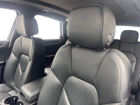 Used 2023 Porsche Macan image 26