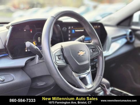 Used 2025 Chevrolet Trax LT w/ Driver Confidence Package image 19