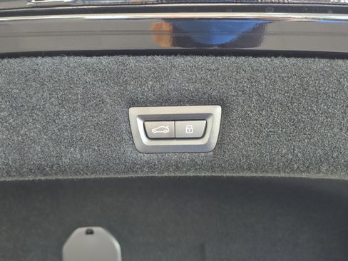 New 2025 BMW i7 M70 w/ Executive Package image 10