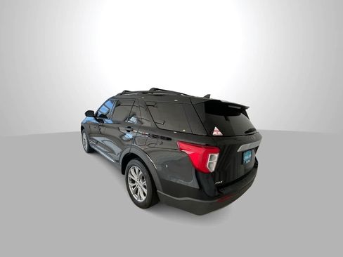 Used 2021 Ford Explorer XLT w/ Equipment Group 202A AWD/4WD image 6