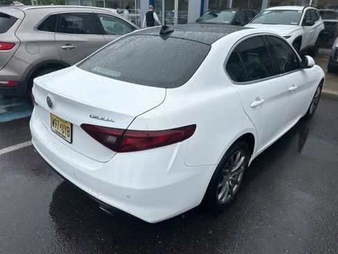 Used 2018 Alfa Romeo Giulia AWD image 11