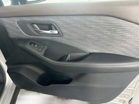 Used 2023 Nissan Rogue SV AWD/4WD image 30