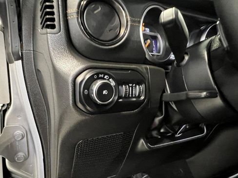 Used 2022 Jeep Wrangler Unlimited Sahara image 32