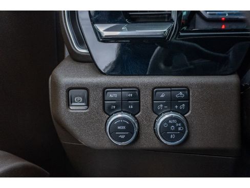 Used 2023 GMC Sierra 1500 SLT image 25