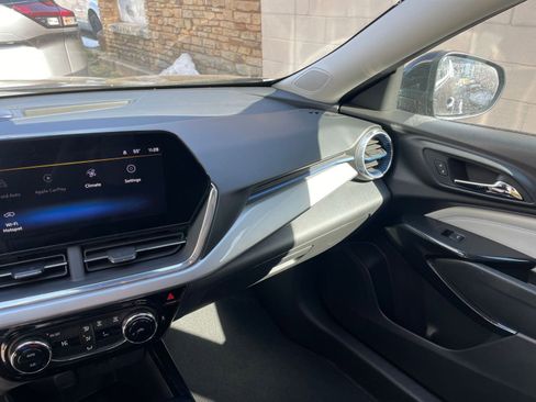 Used 2025 Chevrolet Trax LT image 34