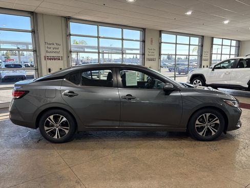 Used 2022 Nissan Sentra SV image 3
