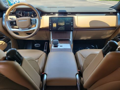 Used 2025 Land Rover Range Rover Long Wheelbase SE AWD/4WD image 12