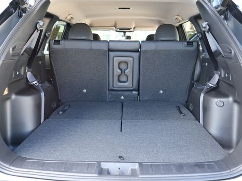 Used 2024 Mitsubishi Outlander SE image 21